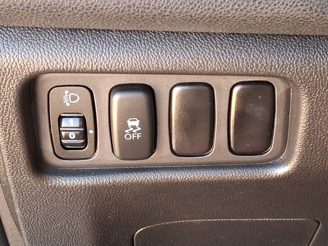 Vehicle image 25 of 31