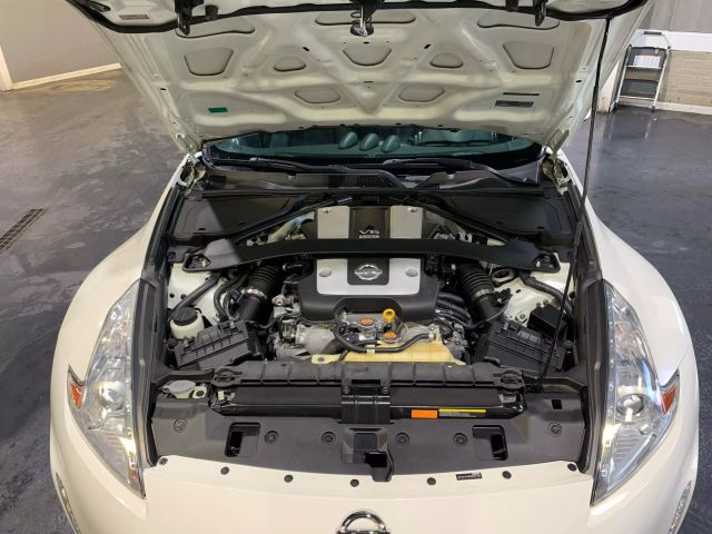 Vehicle image 25 of 29