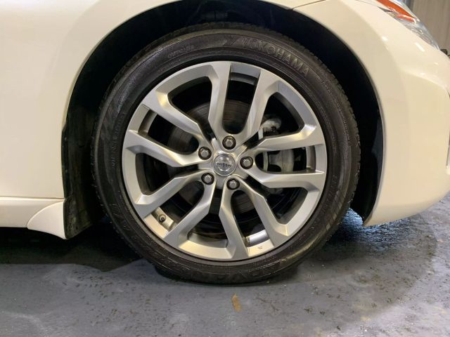 Vehicle image 26 of 29