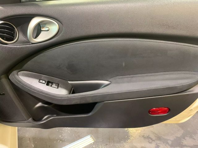 Vehicle image 16 of 29