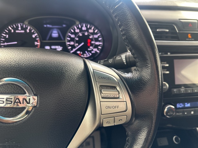 Vehicle image 17 of 21