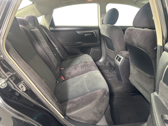 Vehicle image 10 of 21