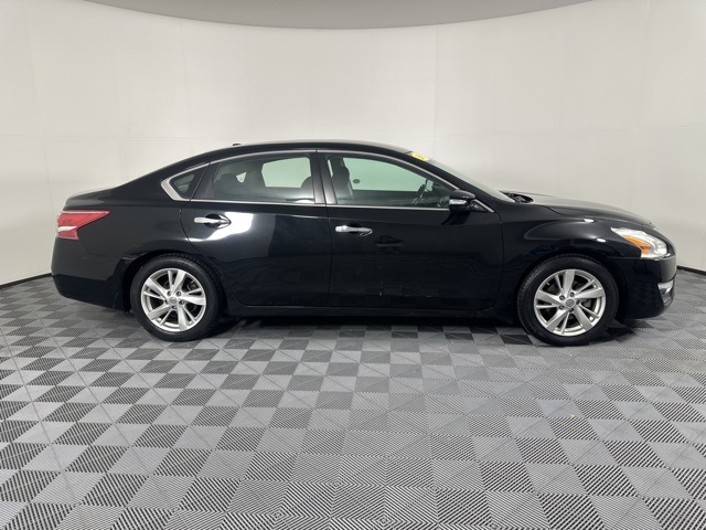 Vehicle image 4 of 21