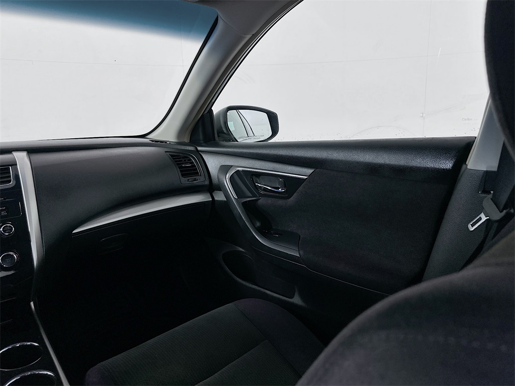 2013 Nissan Altima 2.5 S Image 19 of 29