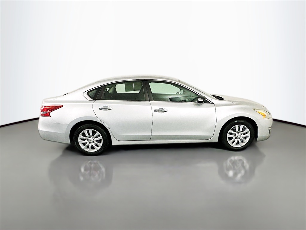 2013 Nissan Altima 2.5 S Image 4 of 29
