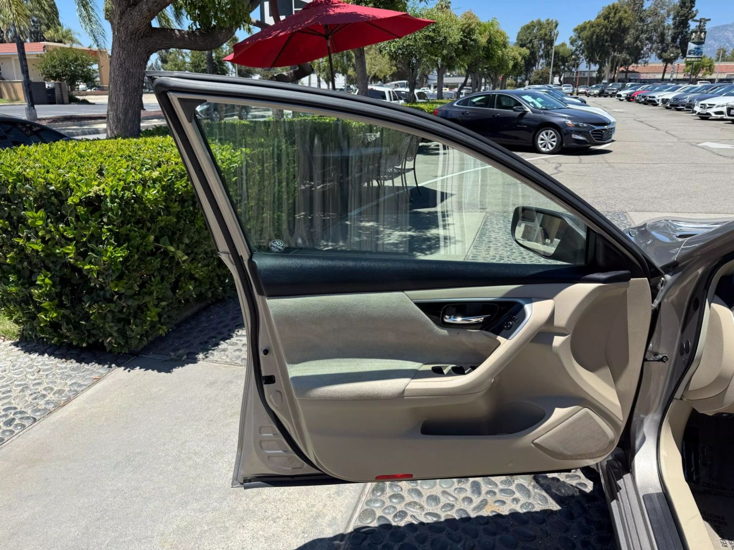 Vehicle image 25 of 37
