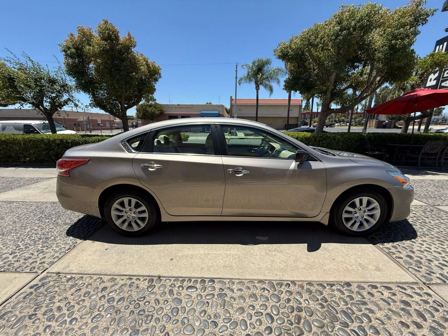 Vehicle image 4 of 37