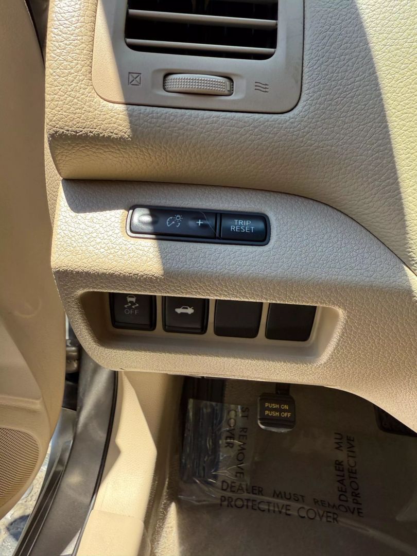Vehicle image 27 of 37