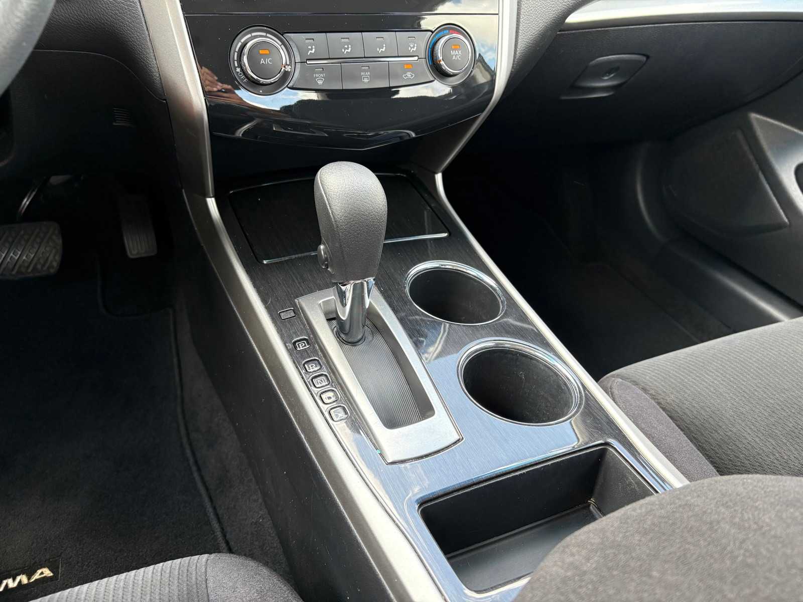 Vehicle image 15 of 22