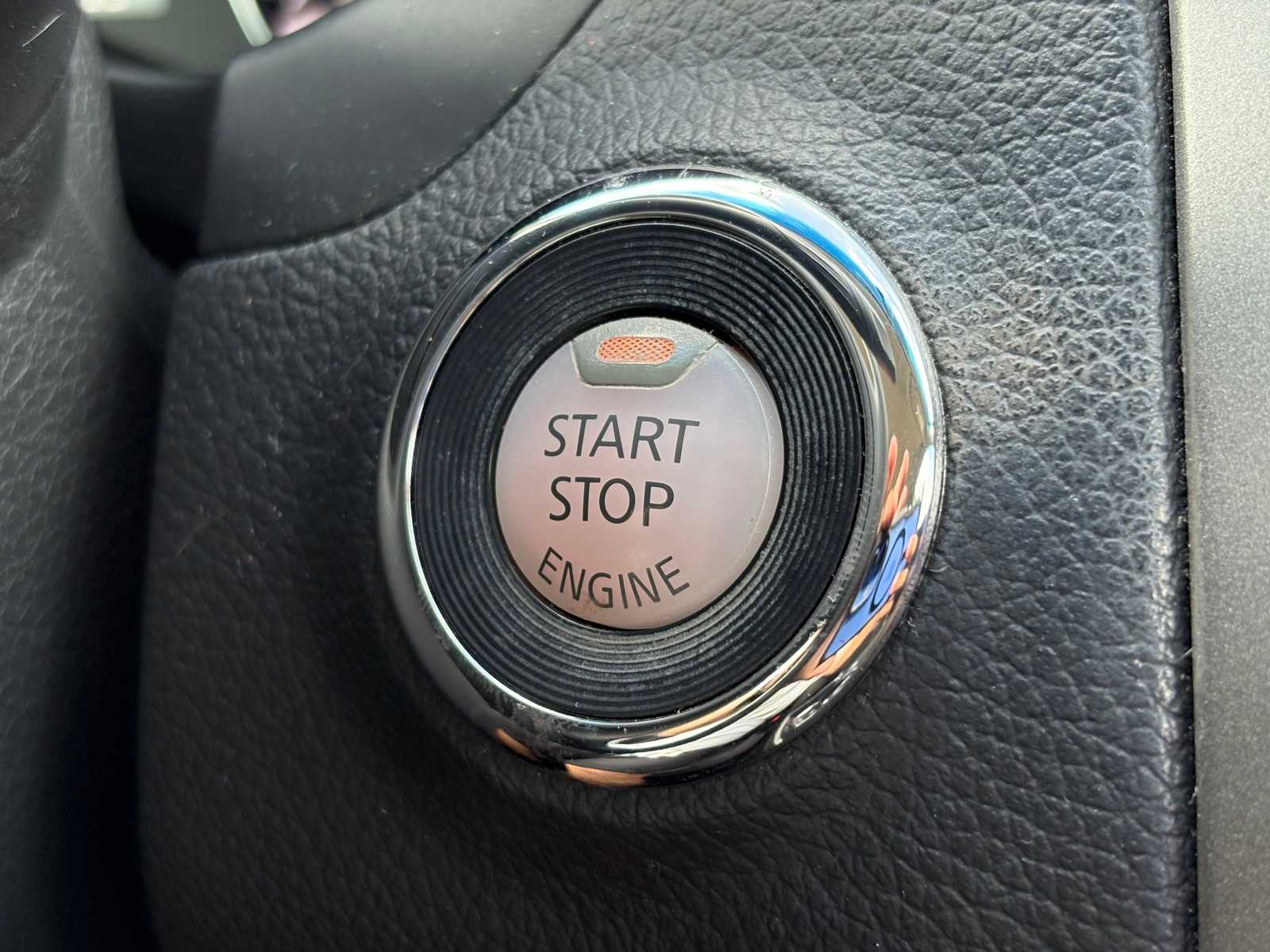 Vehicle image 18 of 22