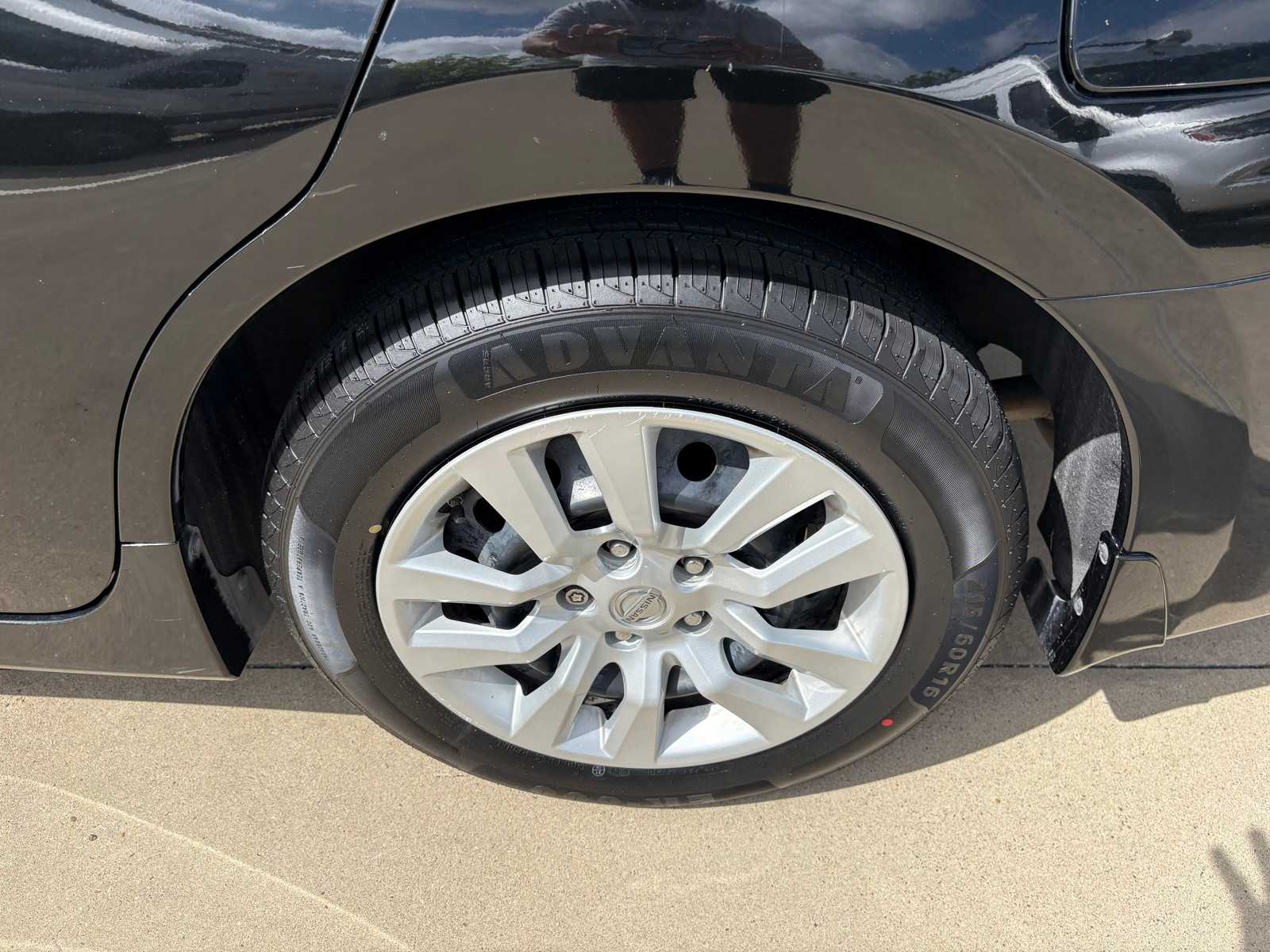 Vehicle image 9 of 22
