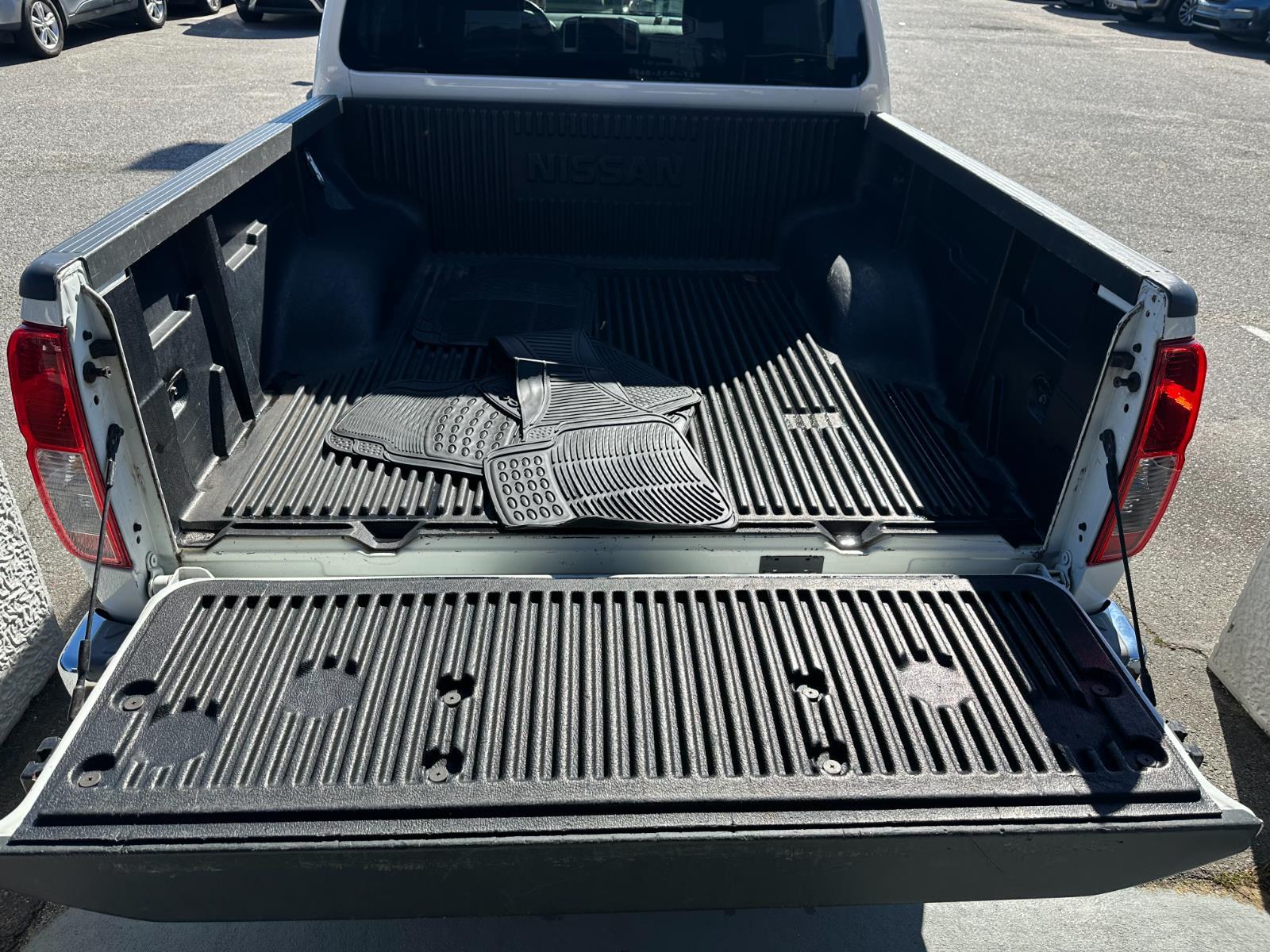 Vehicle image 21 of 27