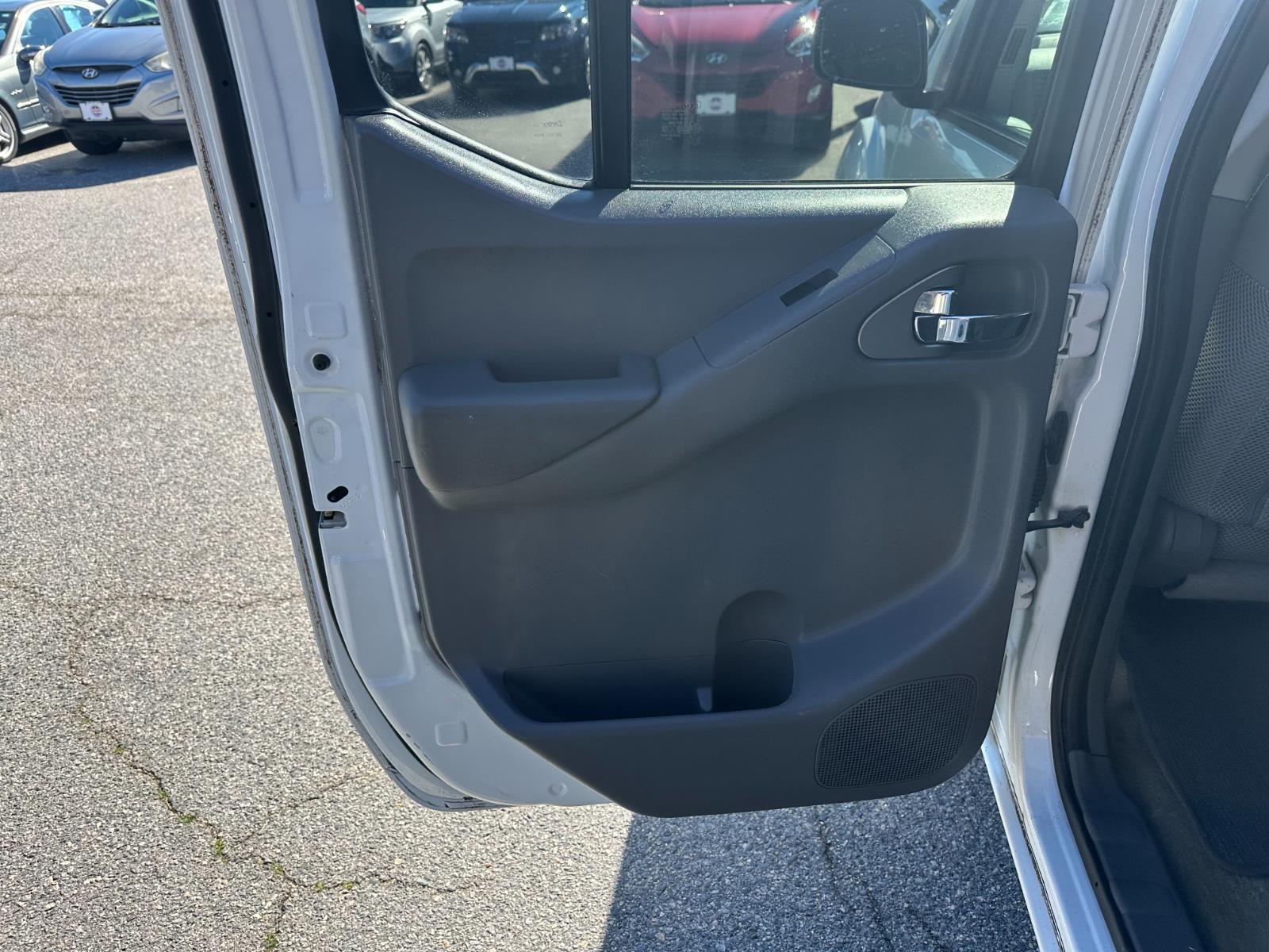 Vehicle image 17 of 27