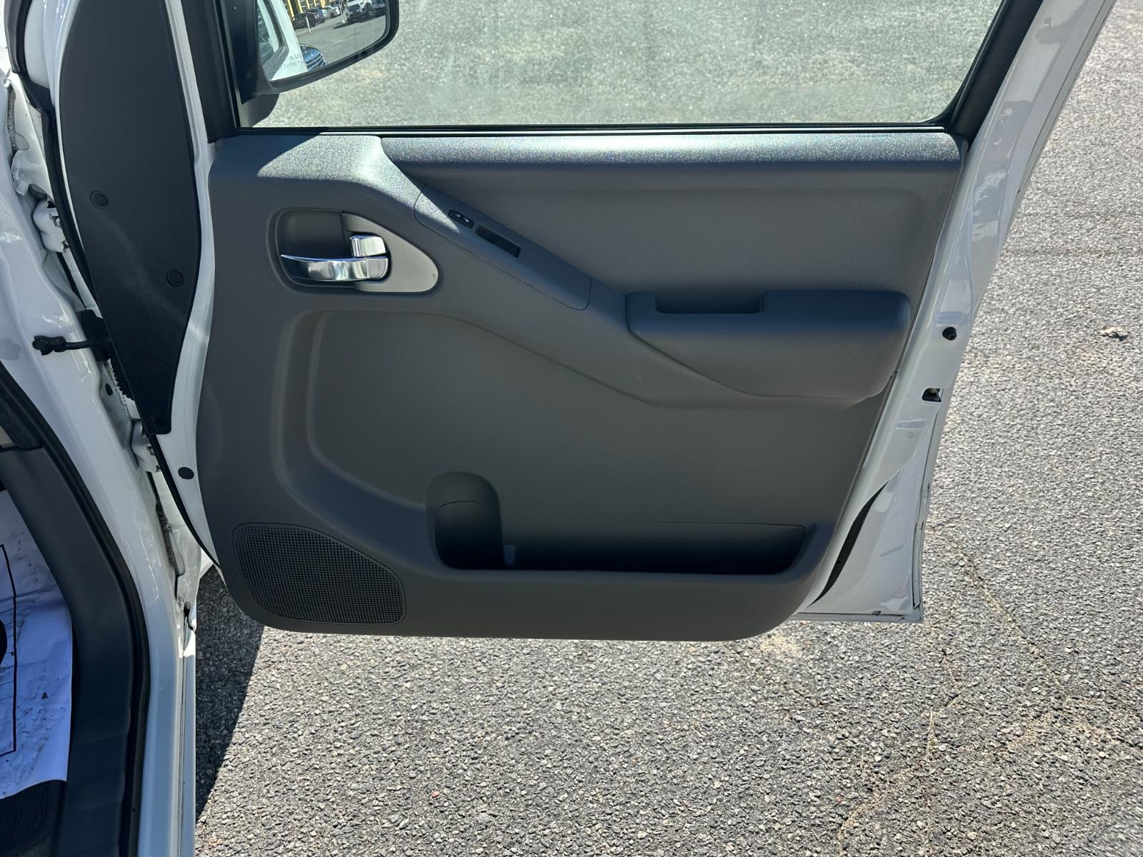 Vehicle image 25 of 27