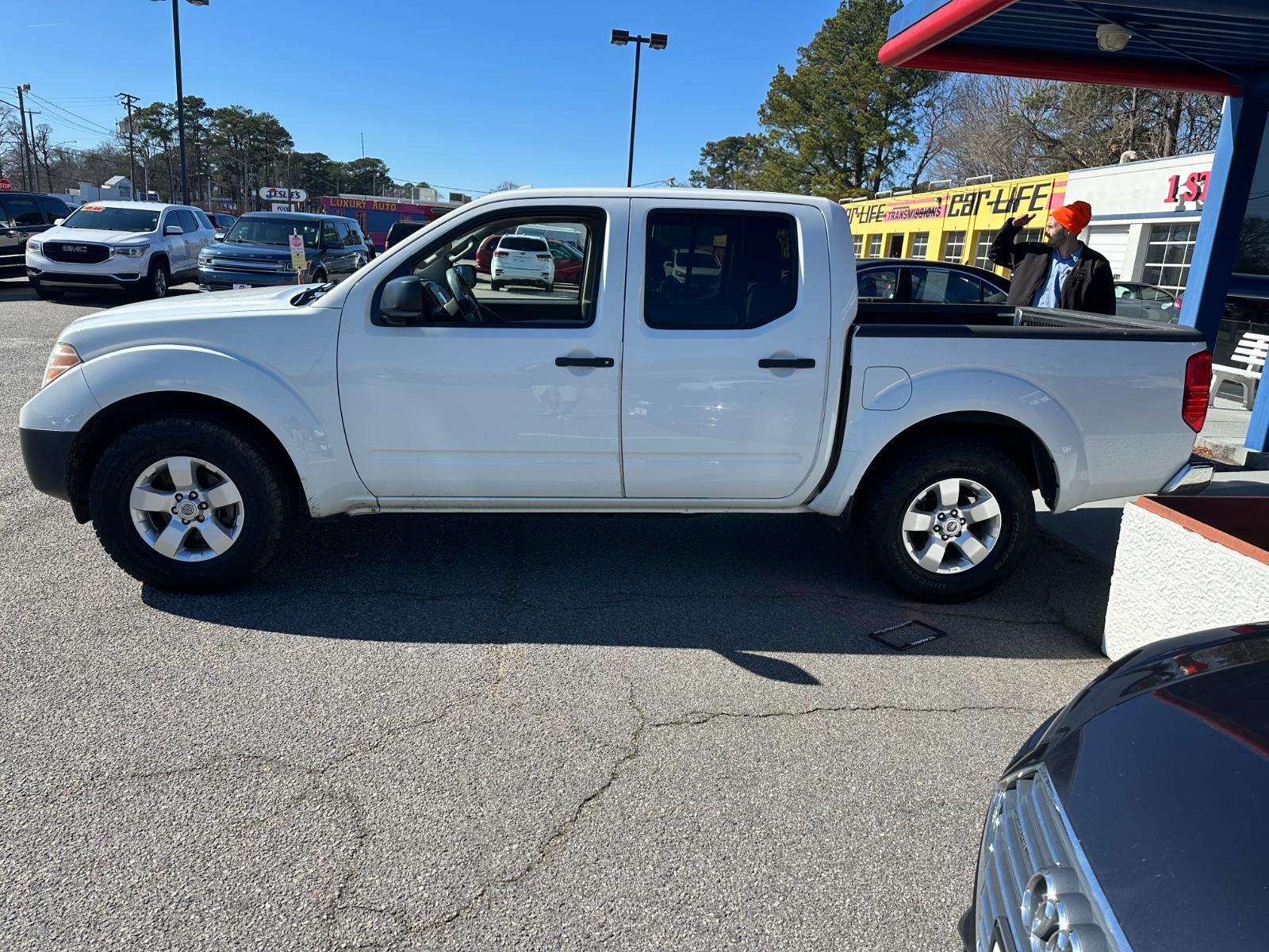 Vehicle image 8 of 27