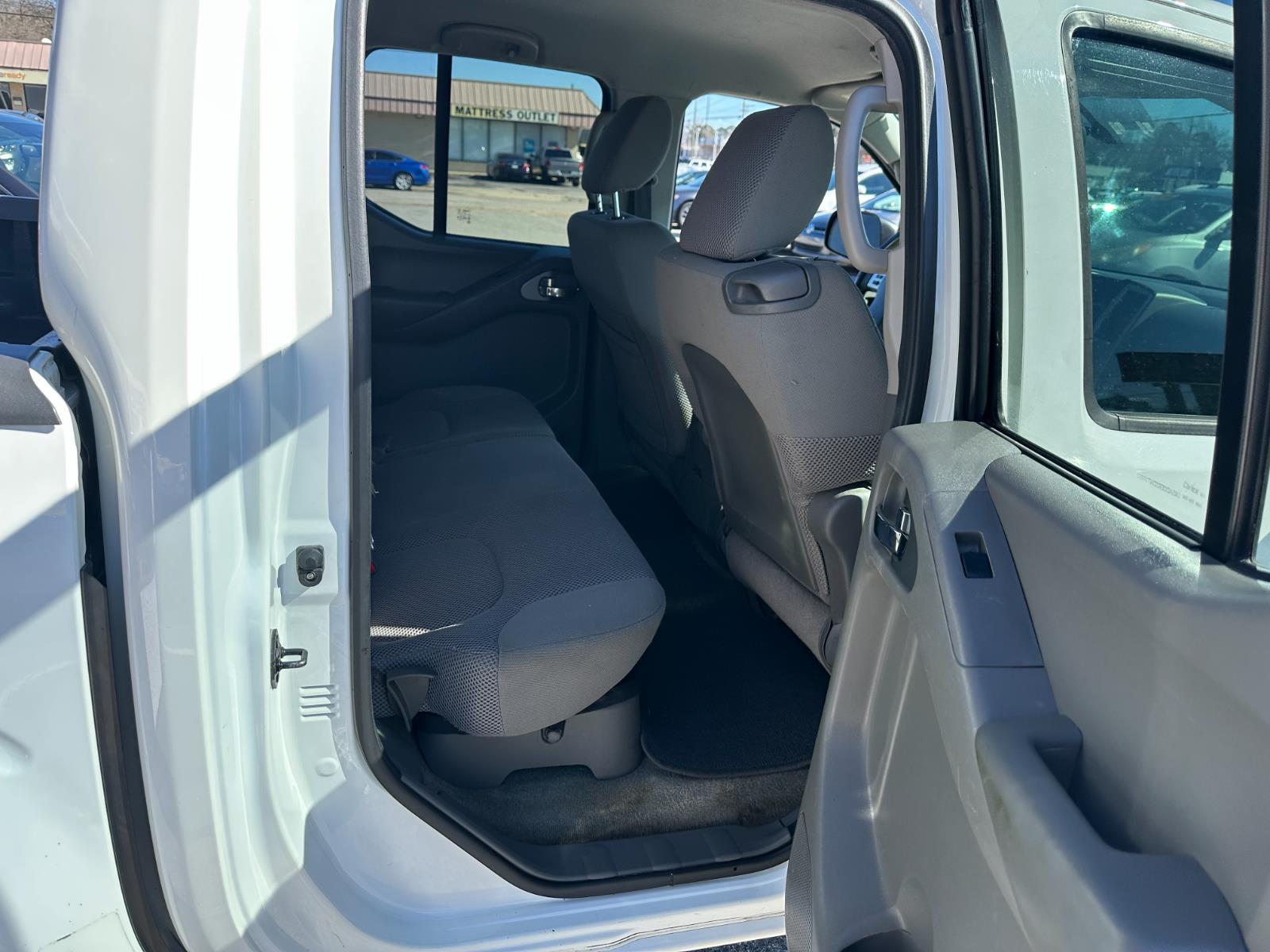 Vehicle image 23 of 27