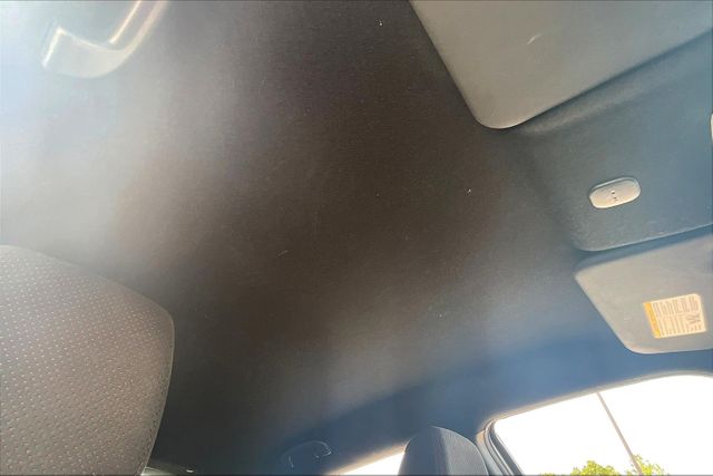 Vehicle image 26 of 32