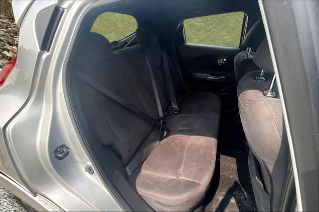 Vehicle image 10 of 32