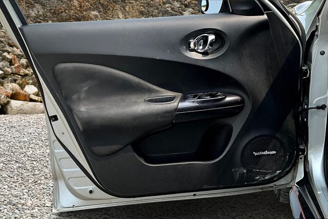 Vehicle image 21 of 32