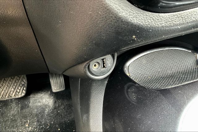 Vehicle image 25 of 32