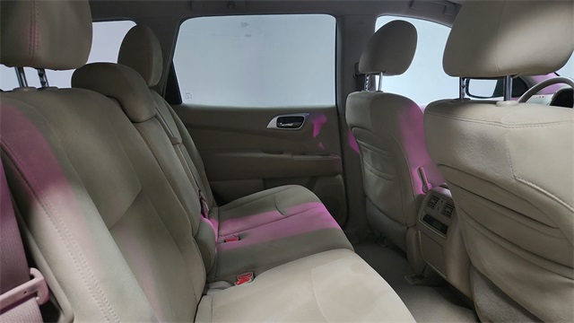 Vehicle image 22 of 26