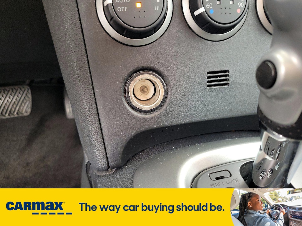 Vehicle image 21 of 29
