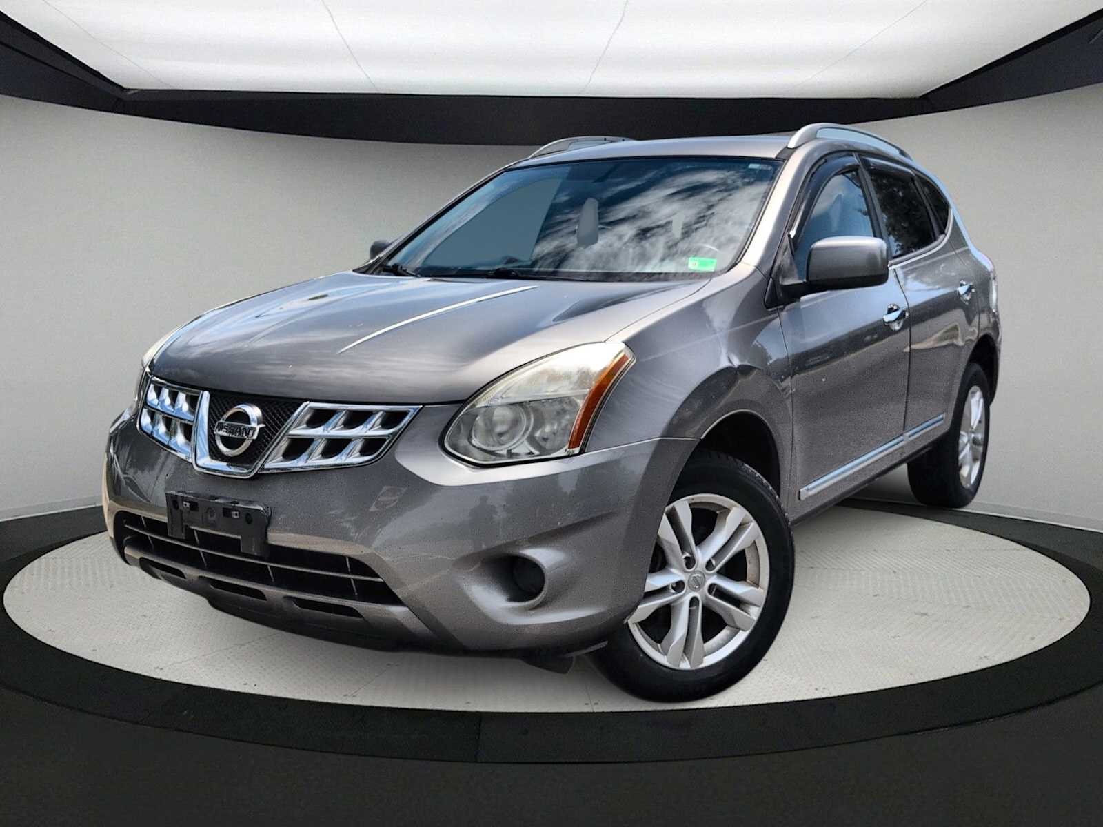2013 Nissan Rogue SV Image 2 of 33