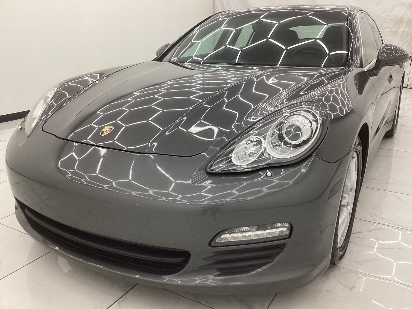2013 Porsche Panamera S Image 2 of 49