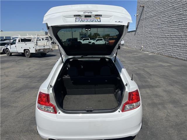 Vehicle image 9 of 14