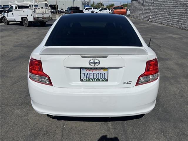 Vehicle image 8 of 14