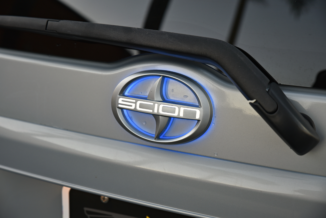 Vehicle image 24 of 26