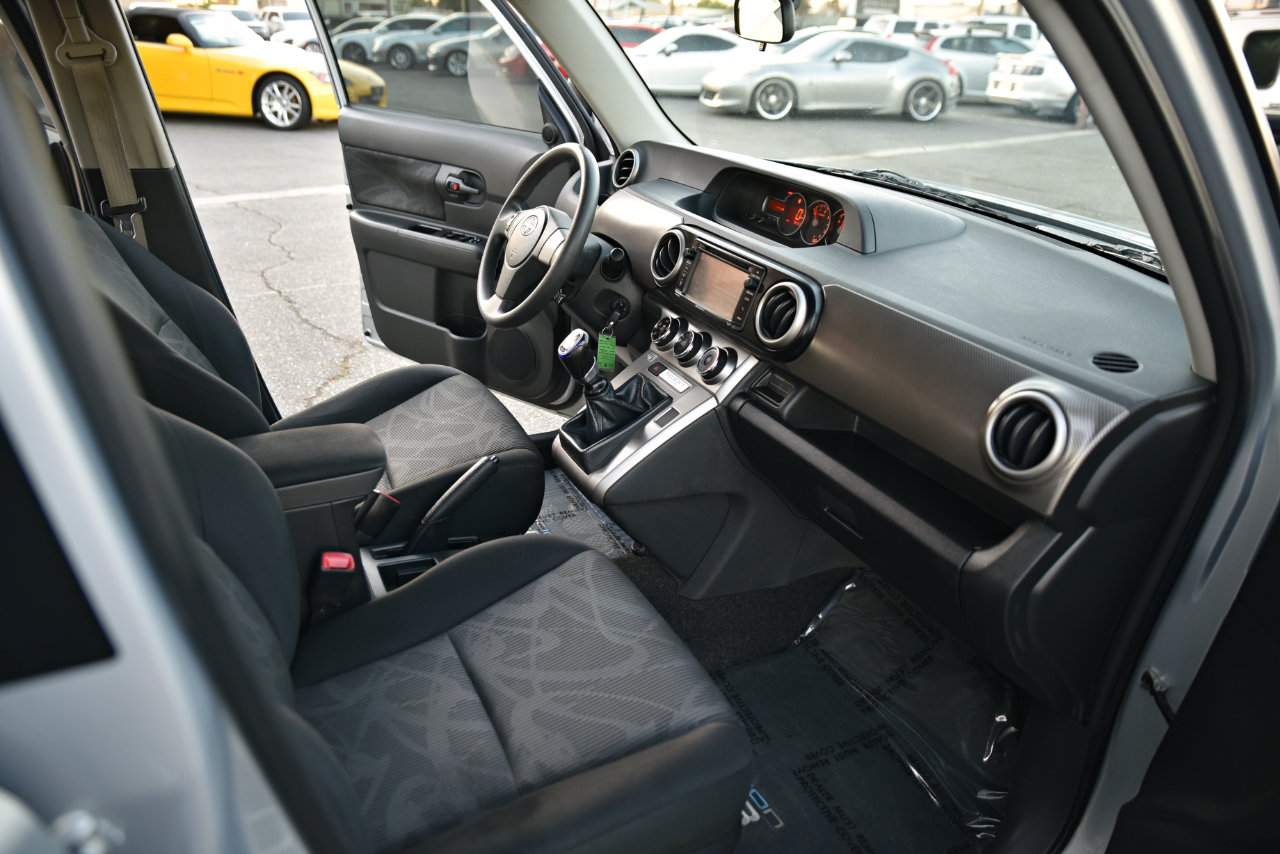Vehicle image 10 of 26
