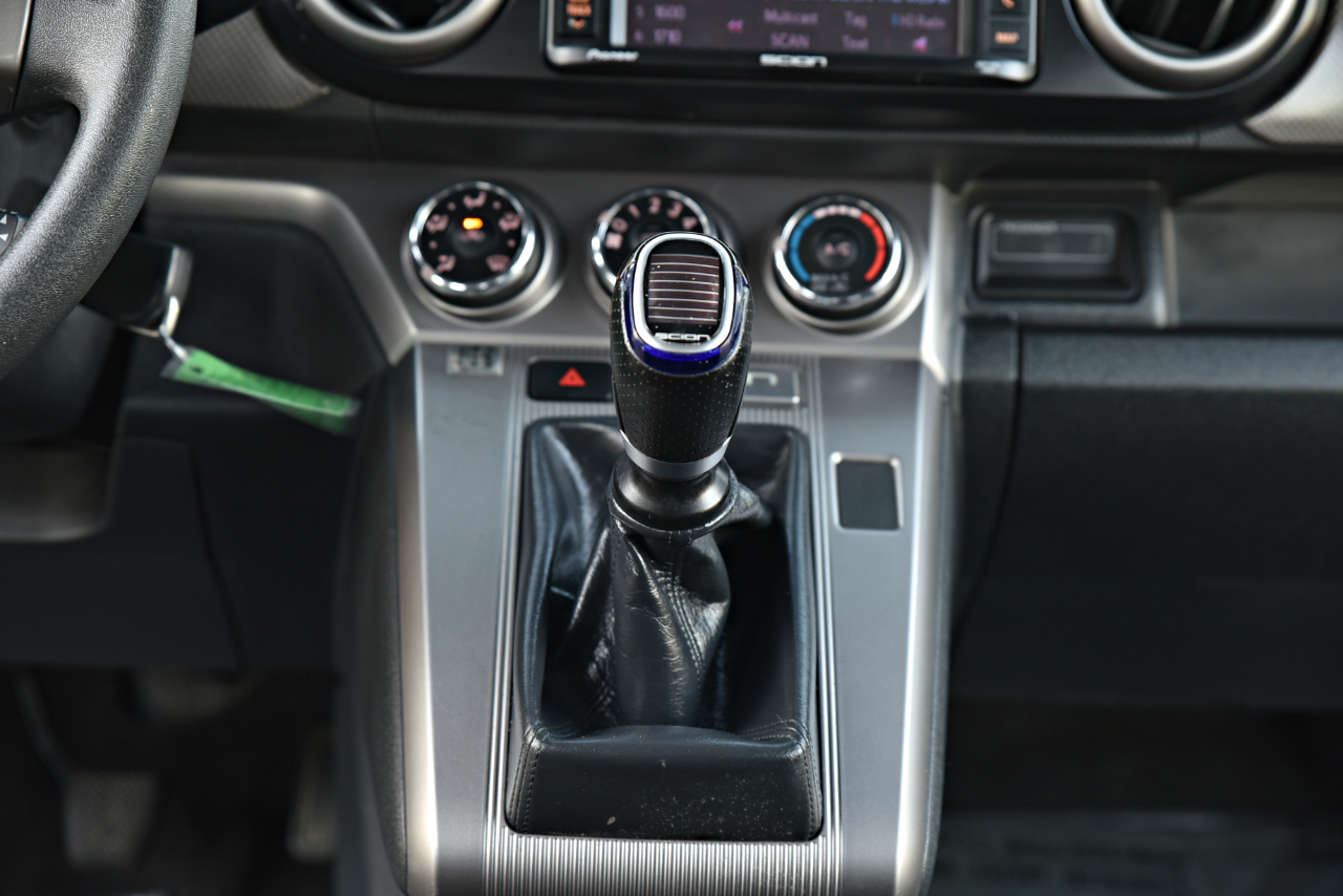 Vehicle image 14 of 26