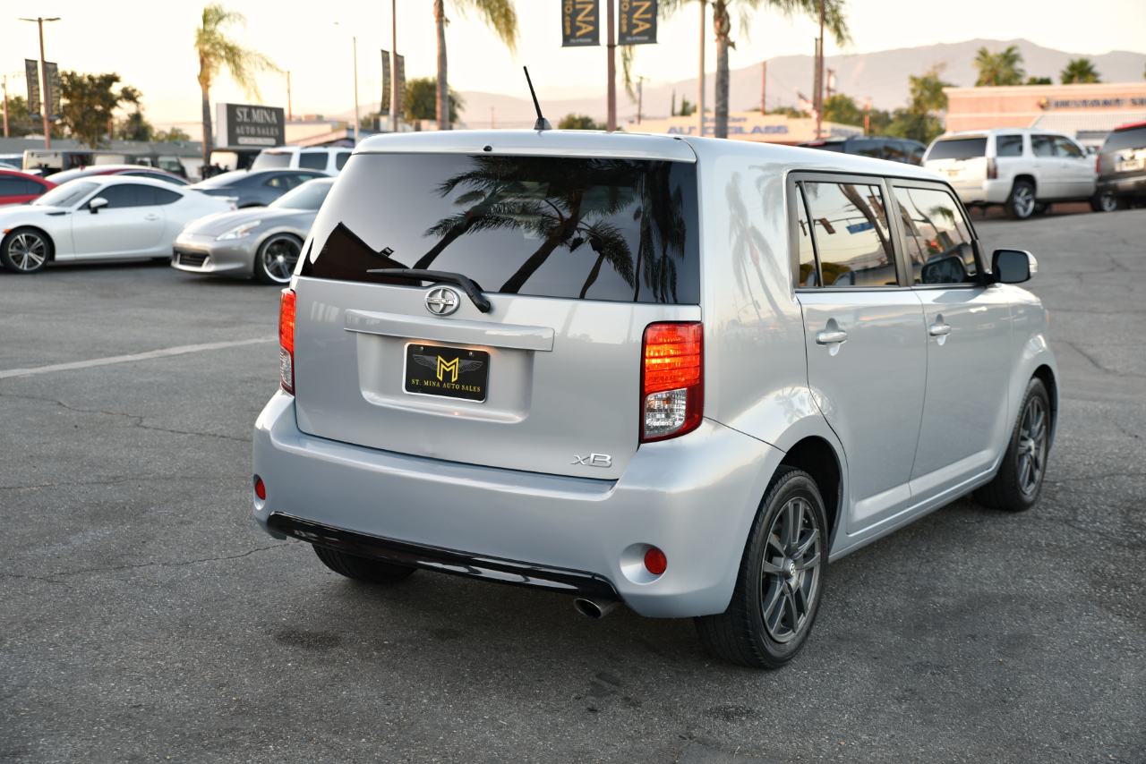 Vehicle image 4 of 26