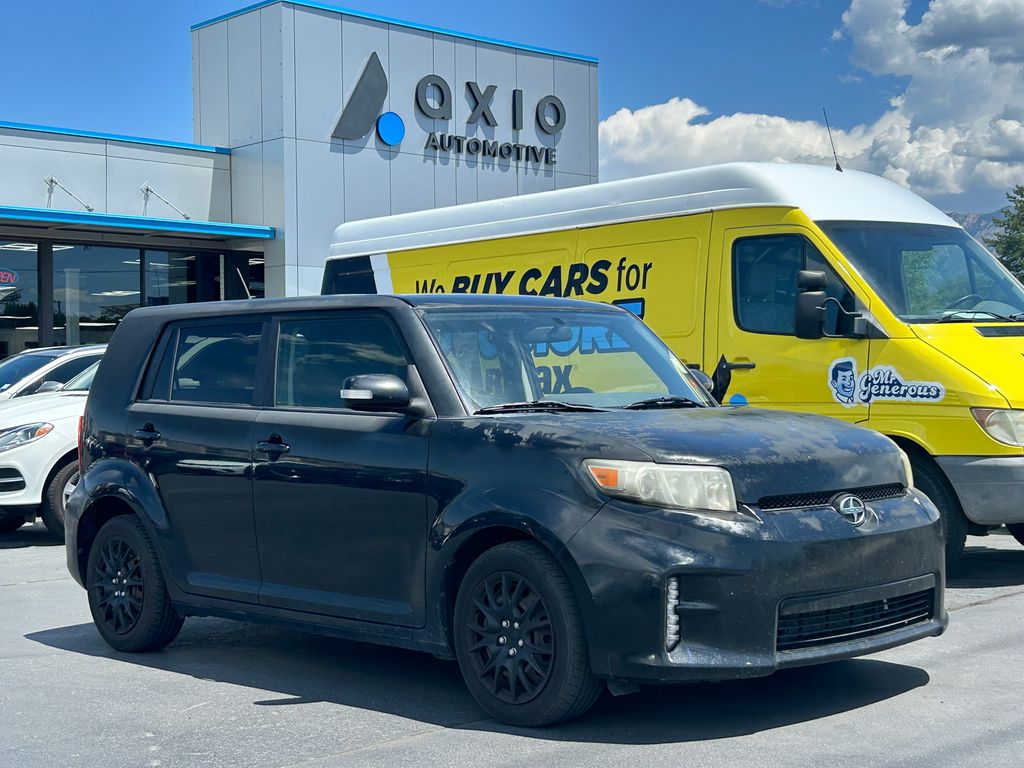 2013 Scion xB Base Image 3 of 14