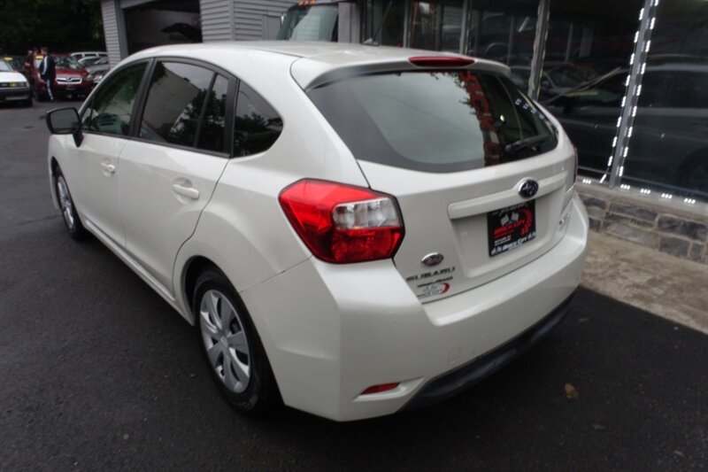 2013 Subaru Impreza 2.0i Image 7 of 26