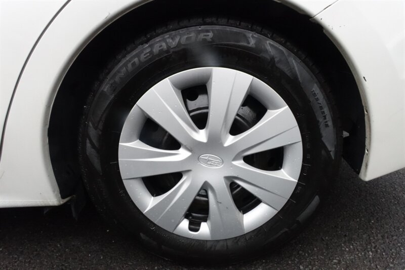 2013 Subaru Impreza 2.0i Image 9 of 26