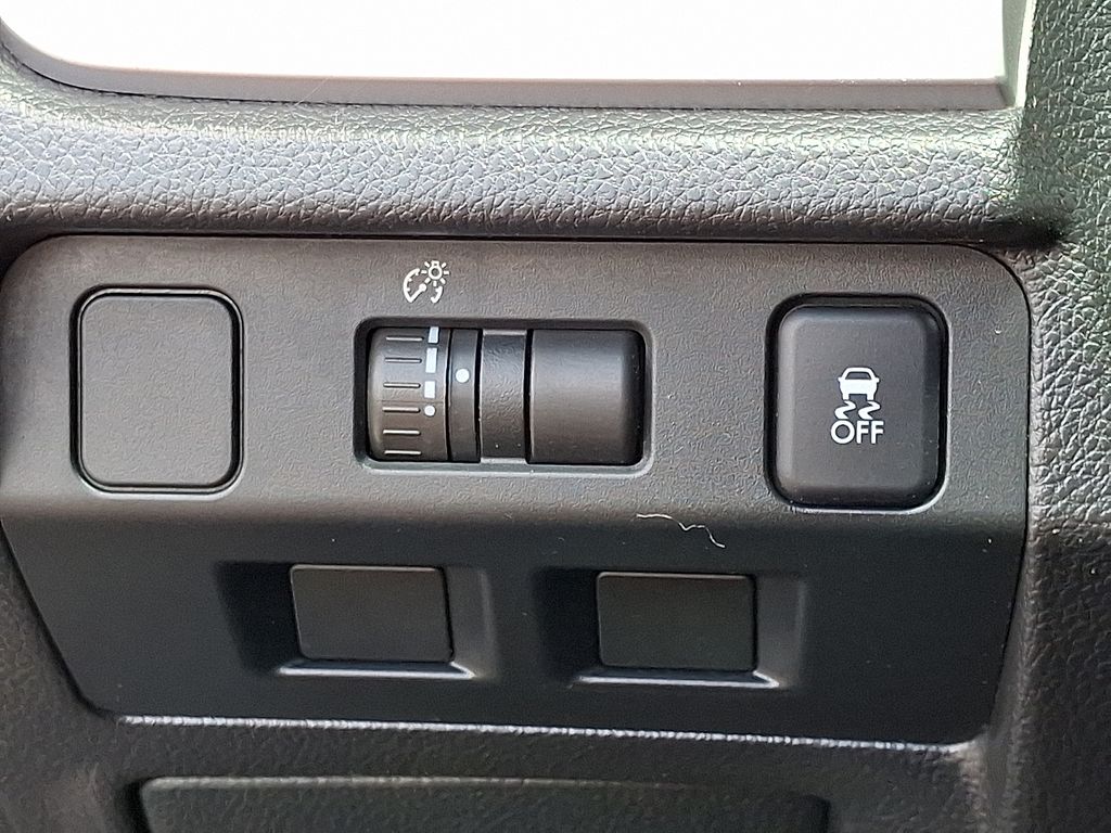 Vehicle image 21 of 31