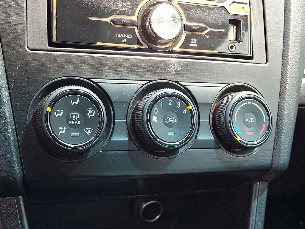 Vehicle image 23 of 31