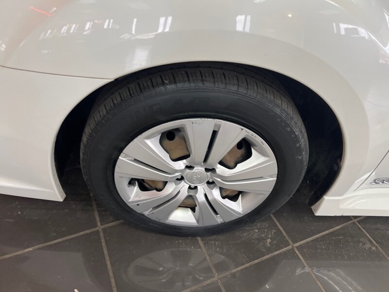 Vehicle image 32 of 34
