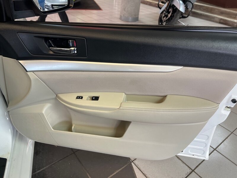 Vehicle image 29 of 34