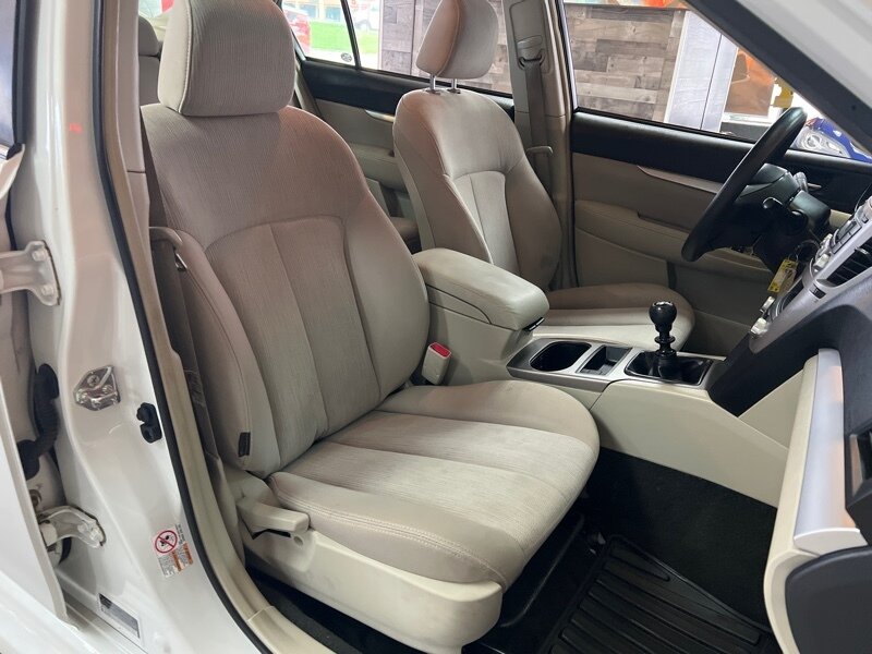 Vehicle image 27 of 34
