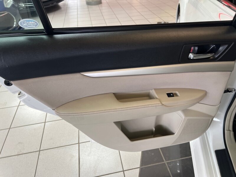 Vehicle image 21 of 34