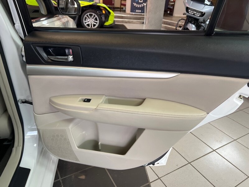 Vehicle image 25 of 34