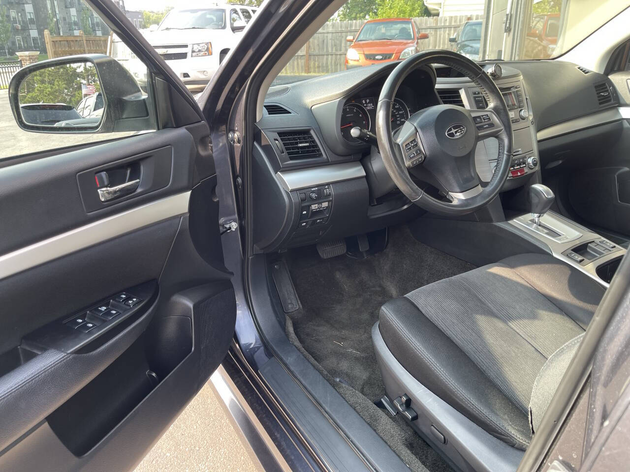 2013 Subaru Legacy 2.5i Premium Image 17 of 27