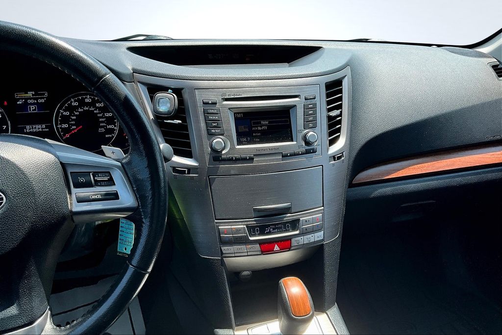 2013 Subaru Outback 2.5i Limited Image 16 of 30