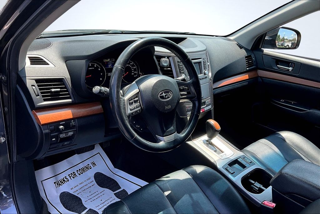 2013 Subaru Outback 2.5i Limited Image 13 of 30