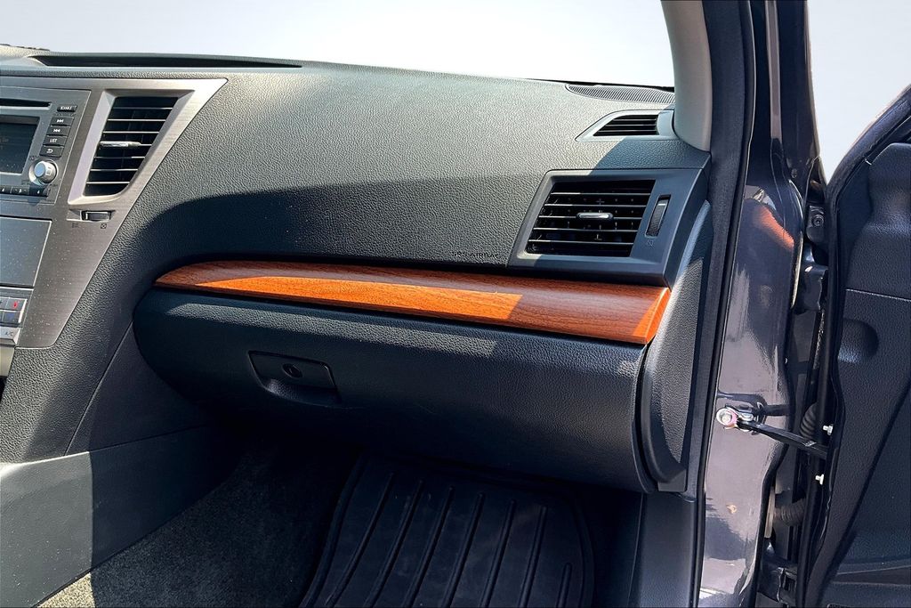 2013 Subaru Outback 2.5i Limited Image 29 of 30