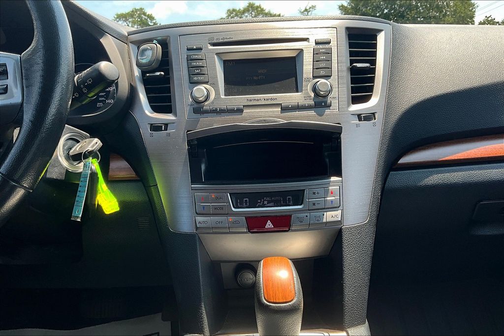 2013 Subaru Outback 2.5i Limited Image 28 of 30