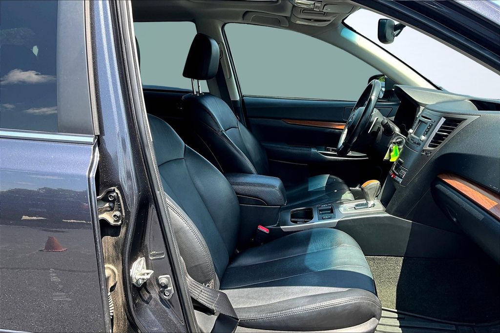 2013 Subaru Outback 2.5i Limited Image 11 of 30